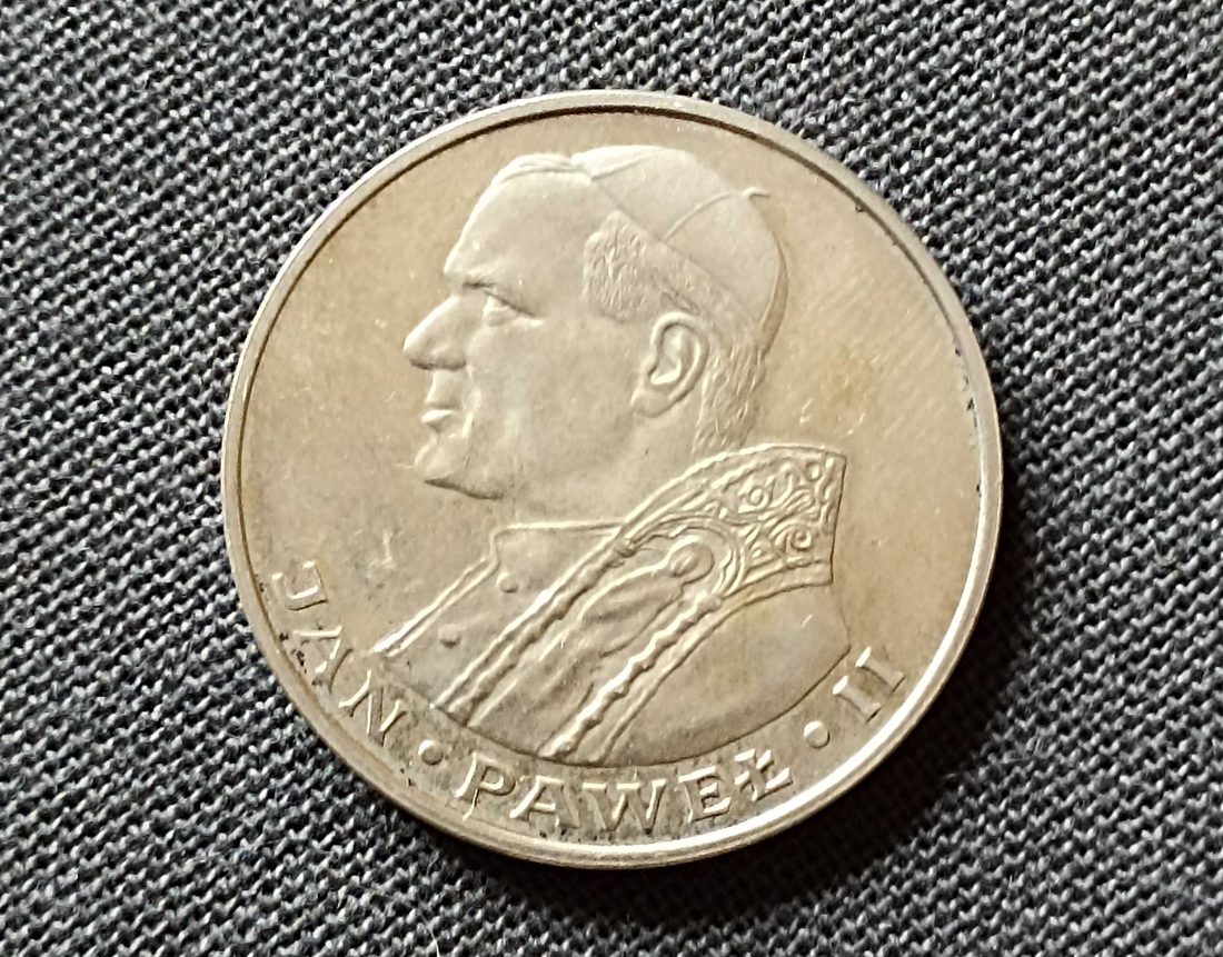 Srebrna Rewolucja: Dlaczego monety kolekcjonerskie NBP z wizerunkiem Papieża Jana Pawła II to skarb?